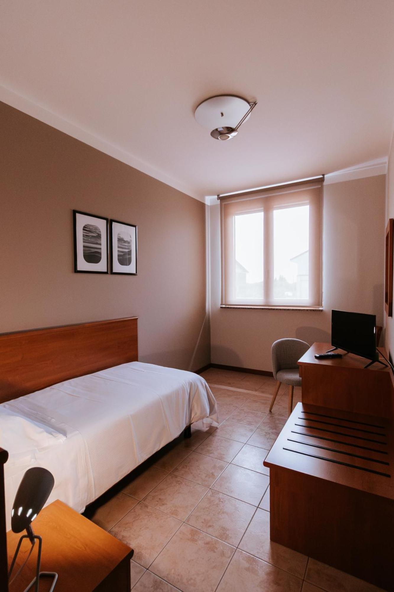 Manfredi Ristorante Con Alloggio Romentino Chambre photo