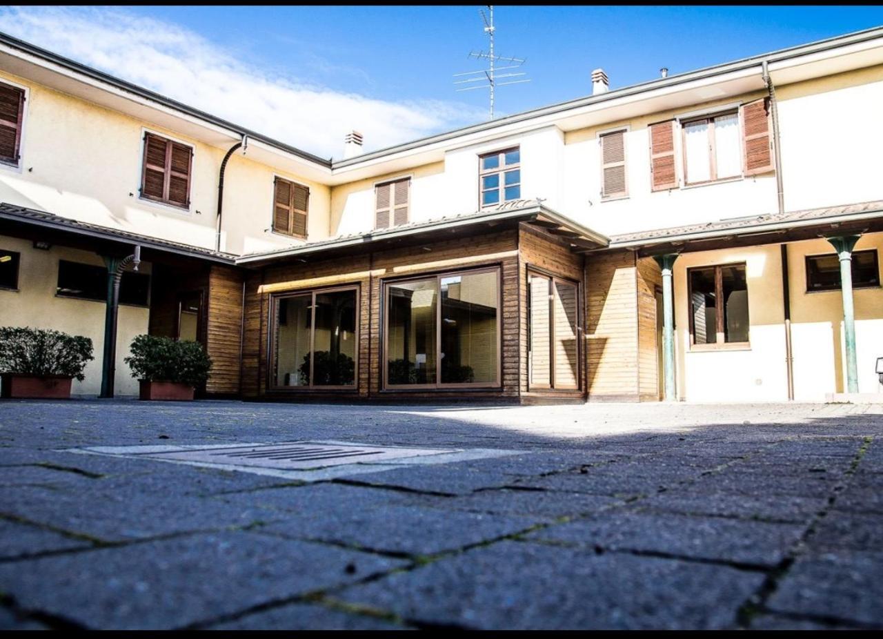 Manfredi Ristorante Con Alloggio Romentino Extérieur photo